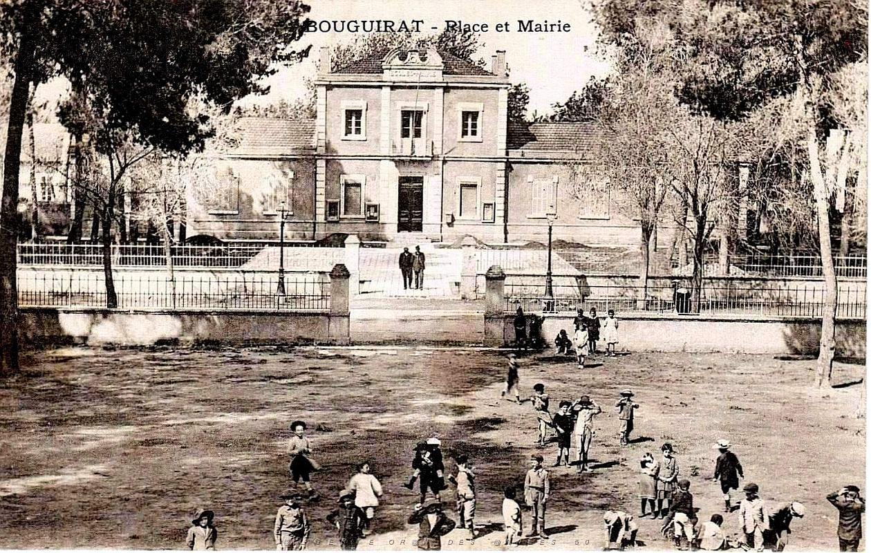 986- Bouguirat - Place et Mairie.jpg